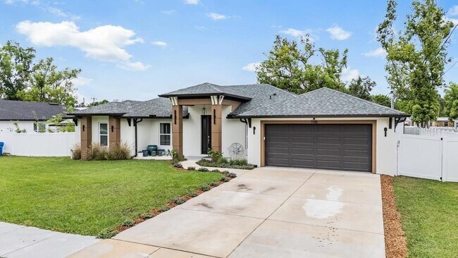 Building Photo - 106 1st Ave NE