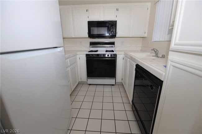 Building Photo - 1908 Mountain Hills Ct