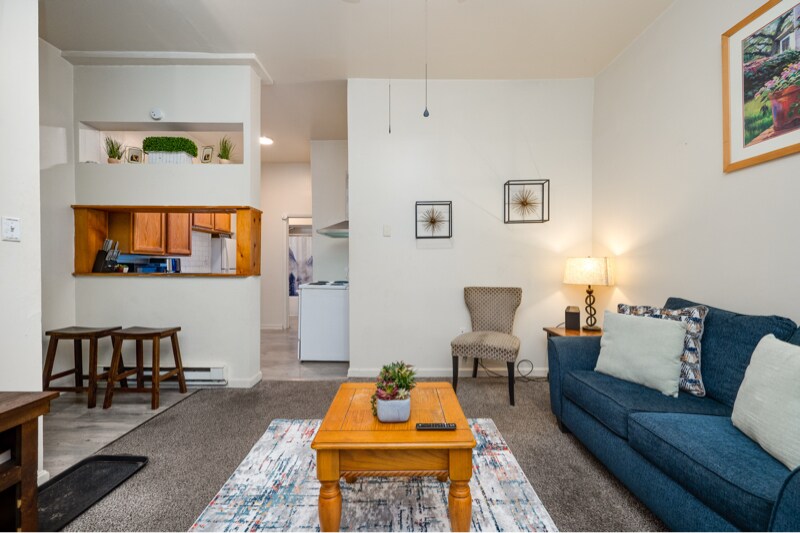 Building Photo - 612 W Market St