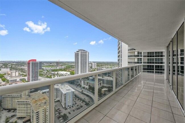 Building Photo - 1830 S Ocean Dr