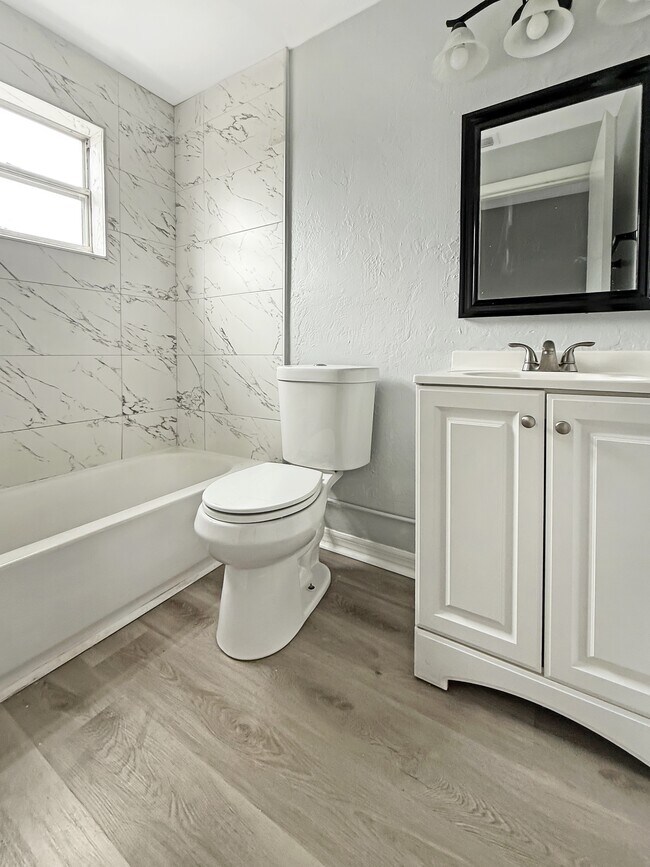 Building Photo - 2505 Hanson St