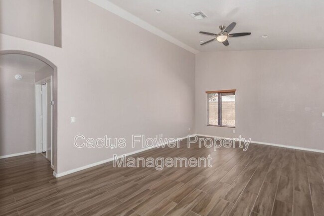 Building Photo - 308 W Liberty Ln