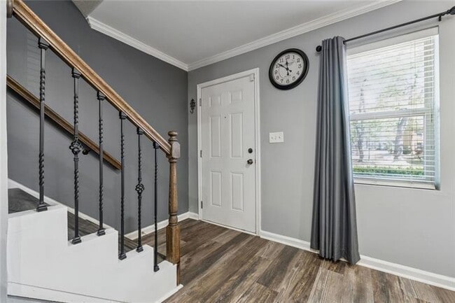 Building Photo - 135 N River Dr