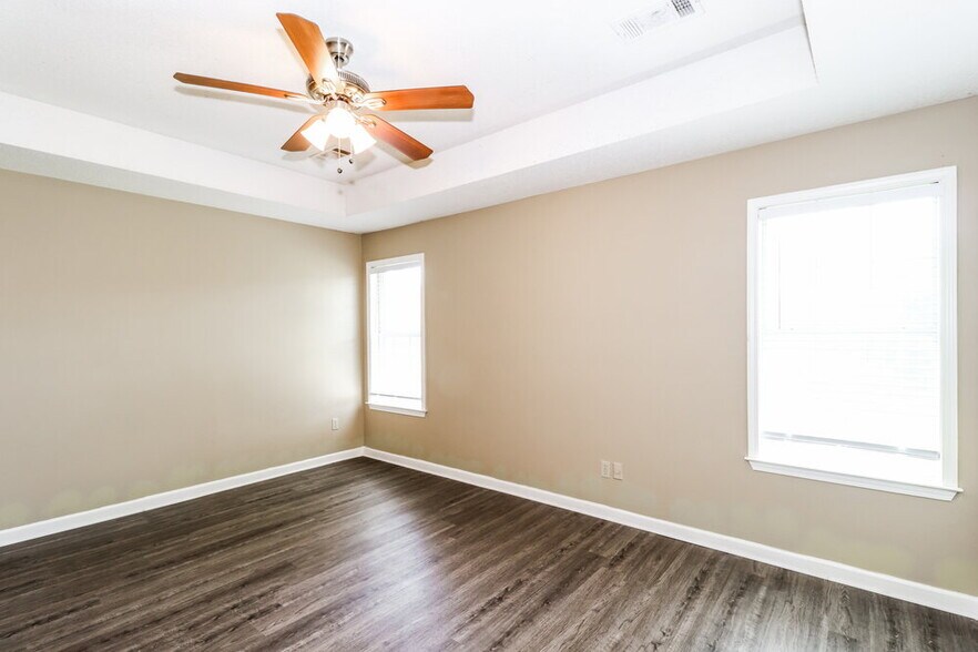 Building Photo - 9115 Park Crest Dr