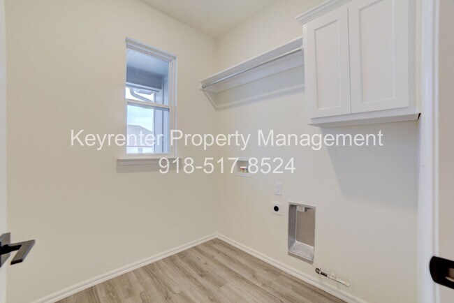 Building Photo - 4 BEDROOM CAPITAL HOME IN SAND SPRINGS!!!