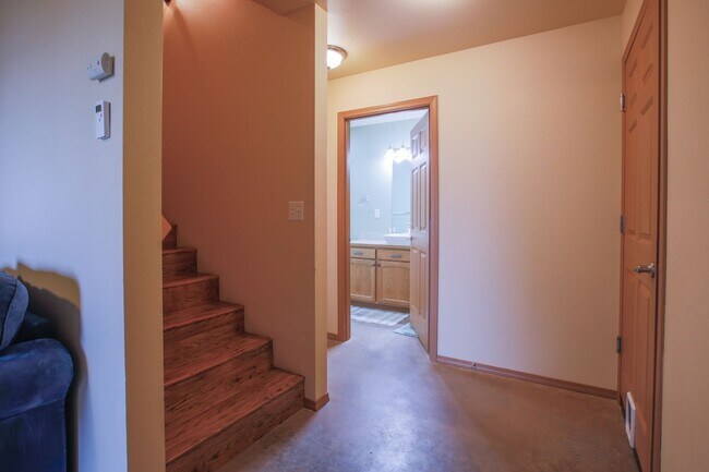 Building Photo - Beautiful Penn Cove View Home and Dog Frie...