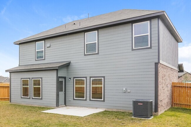 Building Photo - 400 Lynn Lotus Dr