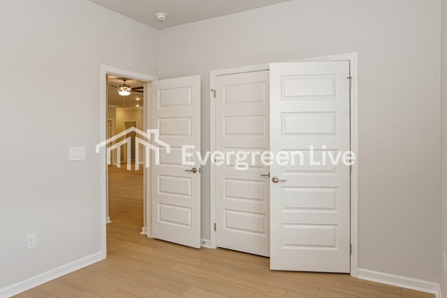 Building Photo - 303 Pond Spg Dr