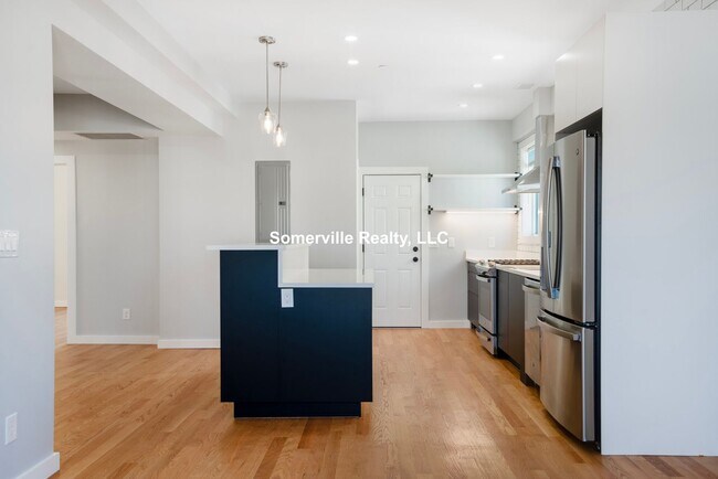 Building Photo - 3 BED 2 BATH IN ALLSTON AVAILABLE JAN 1st!!