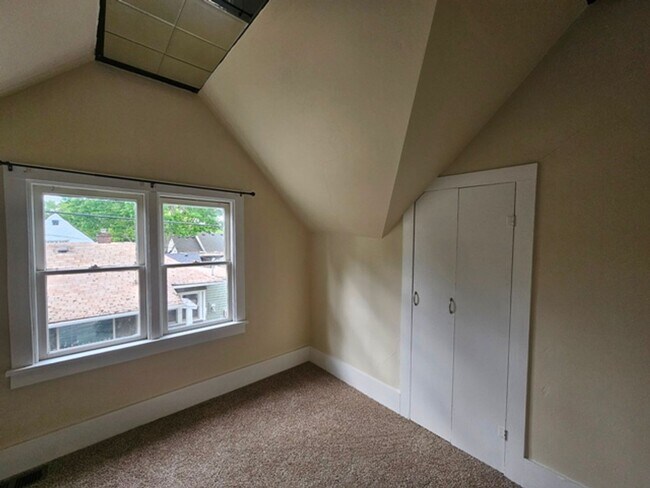 Building Photo - 4Bd/2Ba Two Story House-For Viewing!