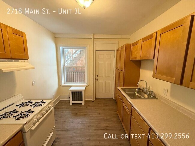 Building Photo - 2718 Main St