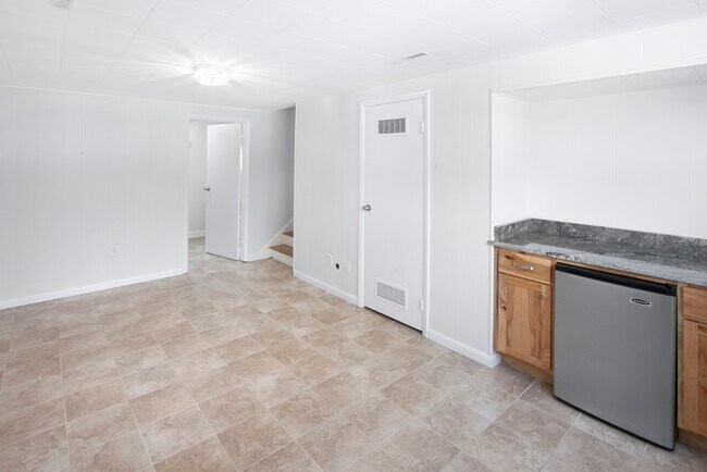 Building Photo - 6415 Londonderry Dr