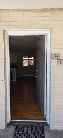 Building Photo - 400 NE 65th St