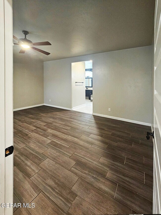 Building Photo - 13185 Tiverton Rd