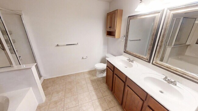 Building Photo - "Spacious 4-Bedroom Gem with 2.5 Baths and...