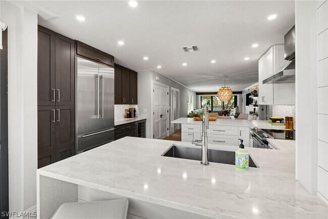 Building Photo - 3135 Riviera Dr