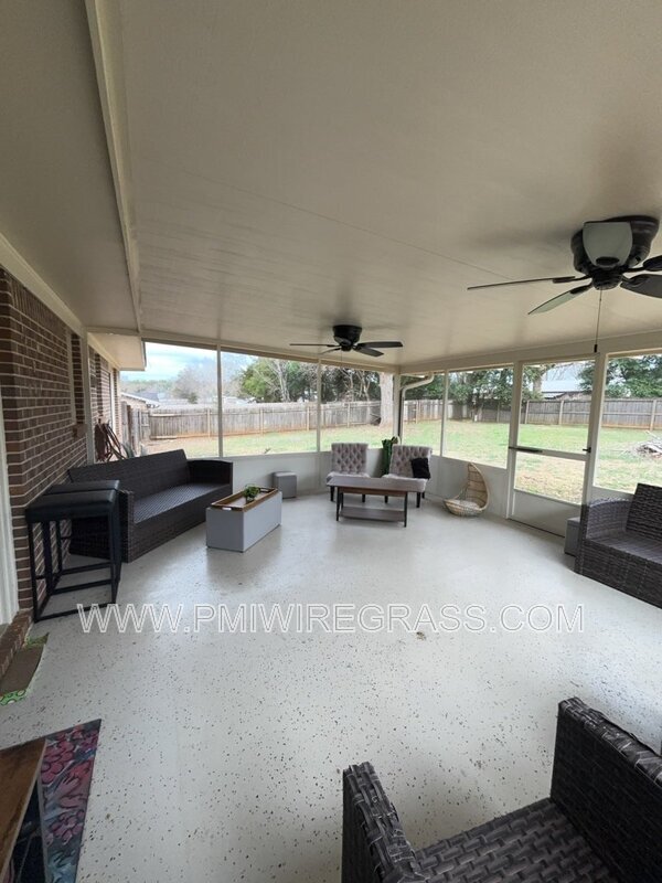 Building Photo - 202 Pondella Dr