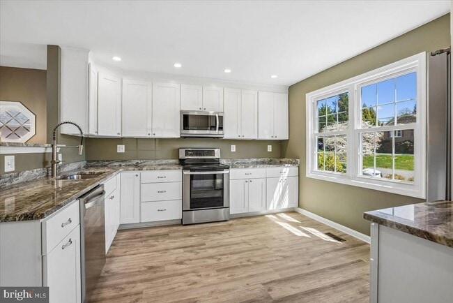 Building Photo - 6904 Chelsea Rd