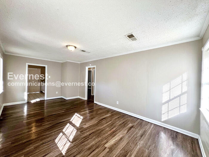 Building Photo - 3208 Winslow Rd