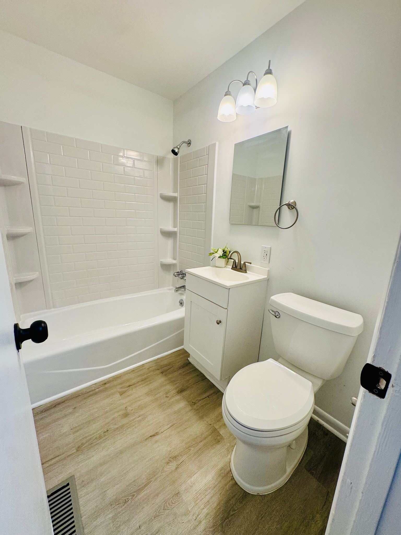 Building Photo - 1216 W Leigh St