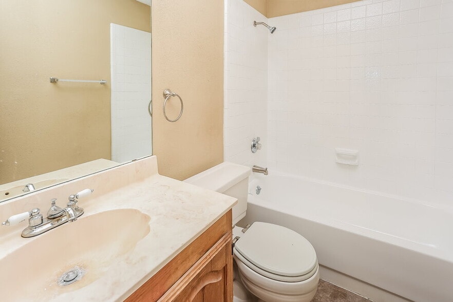 Building Photo - 2521 Galemeadow Dr