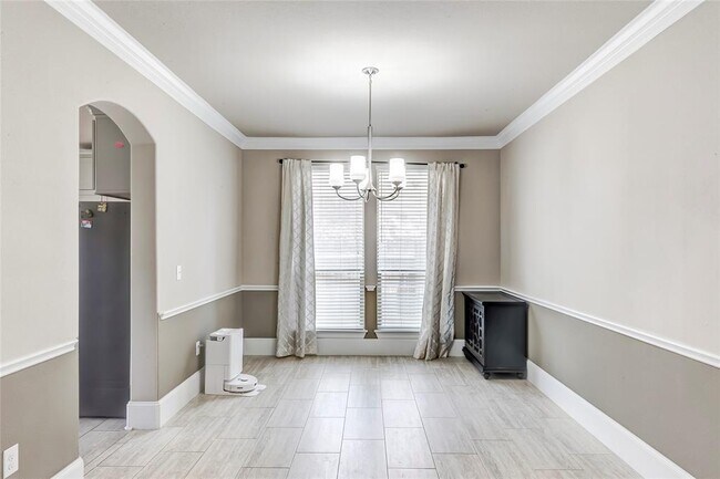 Building Photo - 405 Millard St