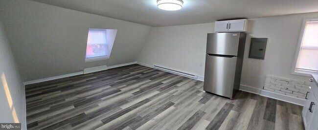 Building Photo - 213 W Market St