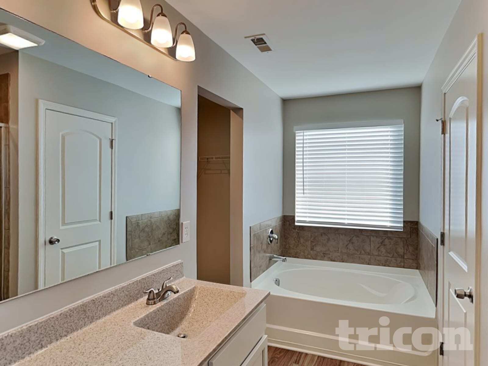Building Photo - 531 Comfort Wy