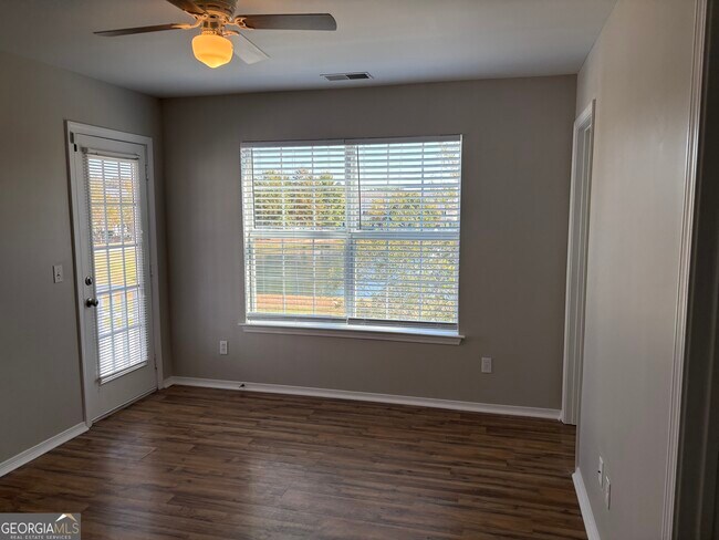 Building Photo - 119 Fairgreen St