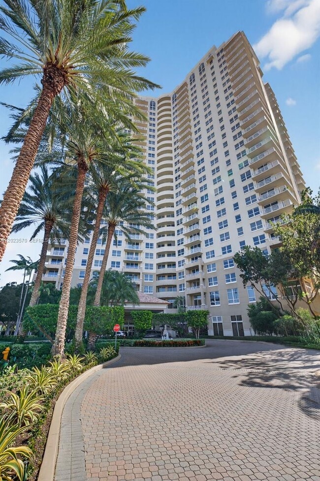 Building Photo - 19501 W Country Club Dr