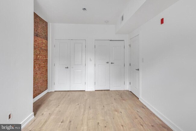 Building Photo - 2313 Frankford Ave