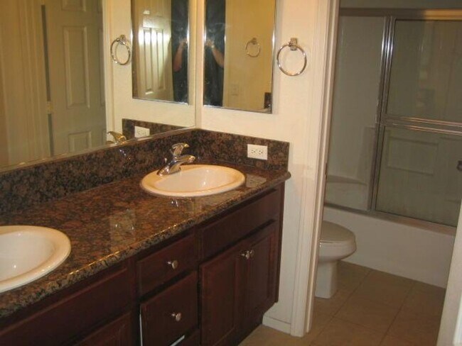 Building Photo - Jeffries Ranch Townhome