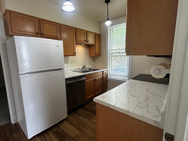 Building Photo - 7029 N Tyler Ave