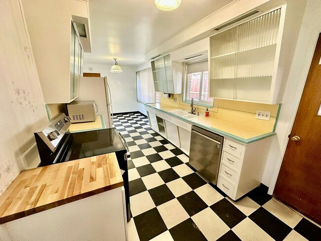 Building Photo - 1307 Ralston St