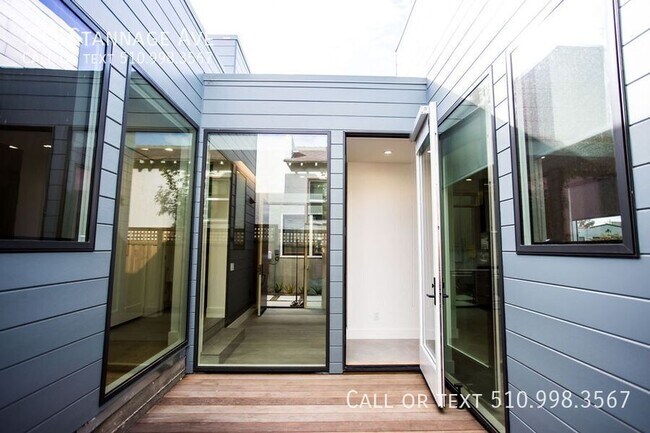 Building Photo - 733 Stannage Ave