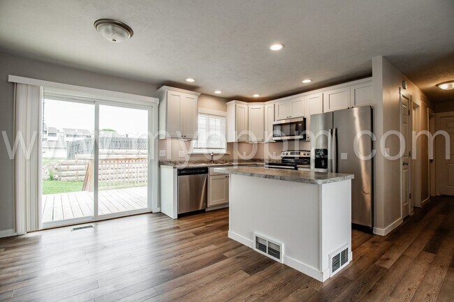 Building Photo - Beautifully Remodeled 3 Bedroom / 1.5 Bath Home | Millard