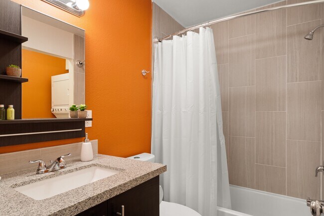 Building Photo - Charming 2BR Home with Private Backyard - ...