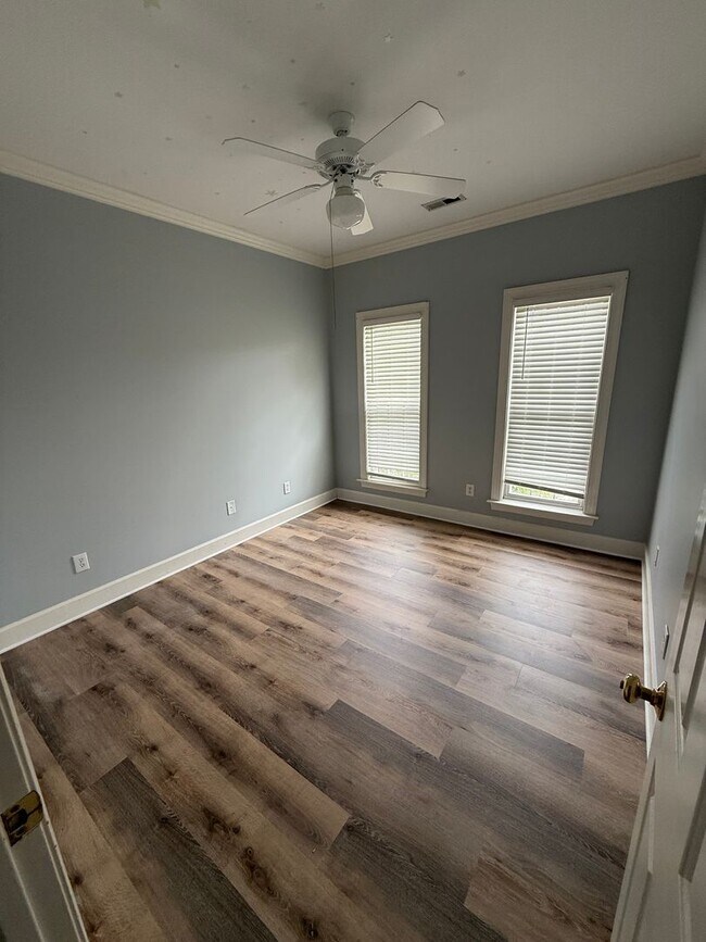 Building Photo - 3 Bedroom 2 bath in The Cape- Community Pool.