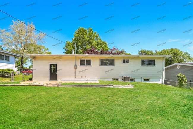 Building Photo - 2370 Mockingbird Ln
