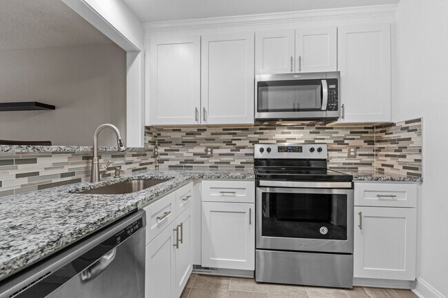 Building Photo - 5624 Darrow Dr