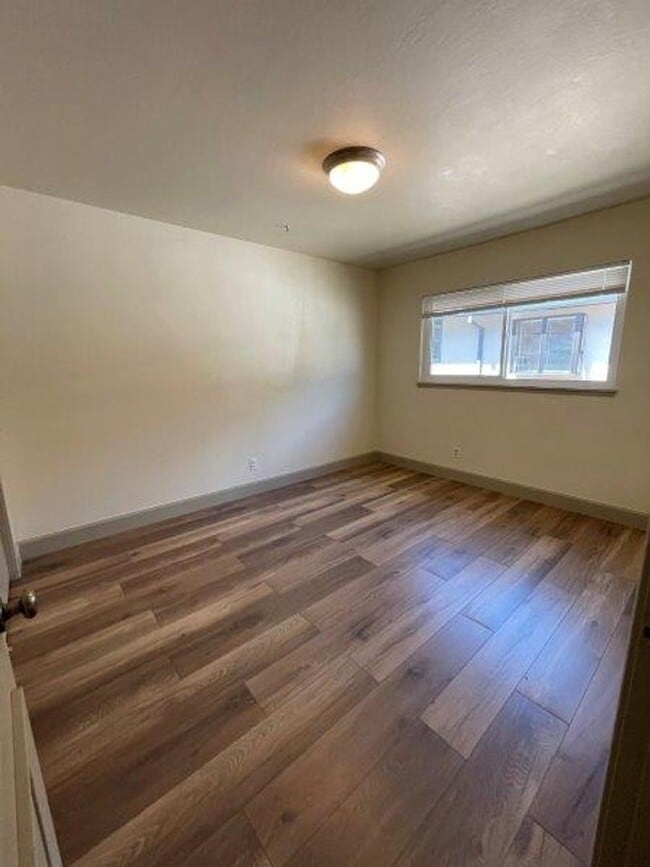 Building Photo - Gorgeous 2 Bedroom in Tahoe Park