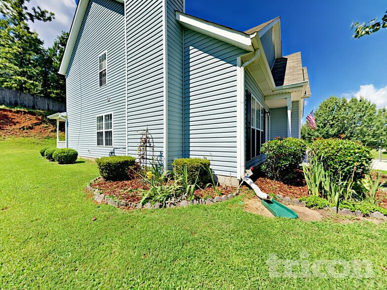 Building Photo - 201 St Charles Ave