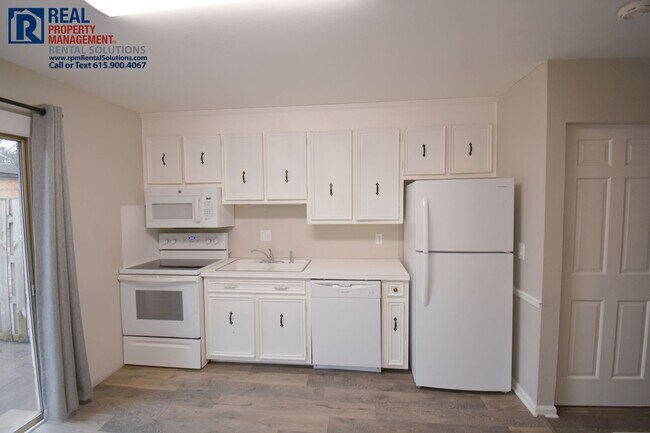 Building Photo - Adorable 2 bed 1 ba duplex in the heart of Murfreesboro!