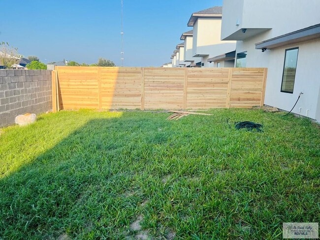 Building Photo - 4610 Juniper Cir