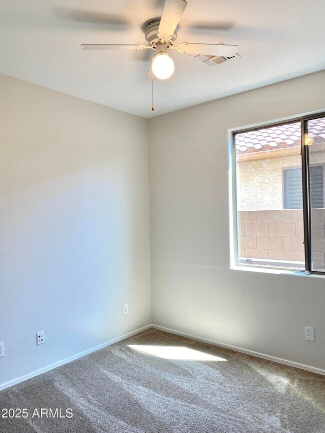 Building Photo - 39559 N Prairie Ln