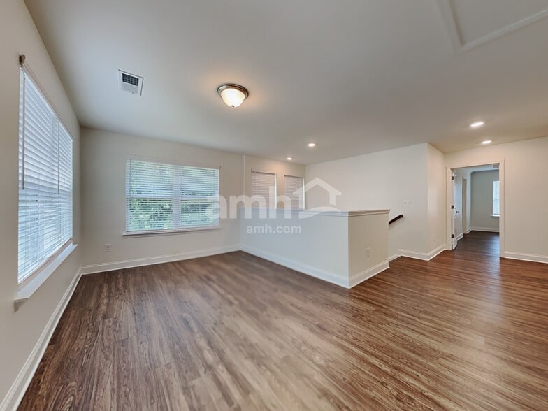 Building Photo - 5230 Wendover Wy