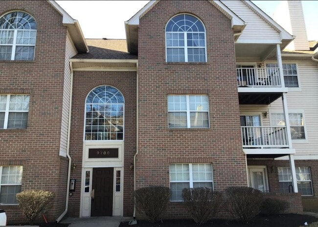 Building Photo - Spacious Ground Floor Condo