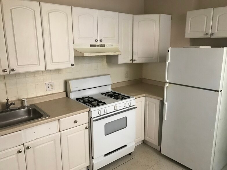 Kitchen - 3610 Olive St