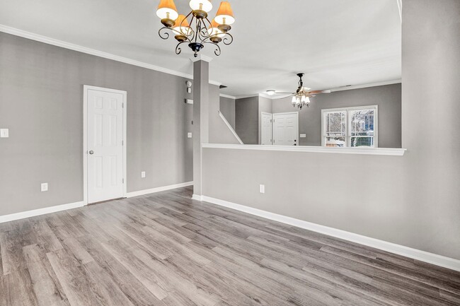 Building Photo - ADORABLE AND COZY-Come see this townhome i...