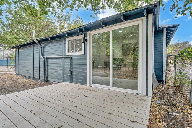 Building Photo - Spacious 4BD 2BA Home in Waco